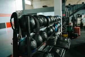 CrossFit treening jõusaalis funktsionaalsete harjutustega